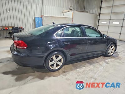 Trzecie zdjęcie samochodu z tyłu: 2012 VOLKSWAGEN PASSAT SE VIN:1VWBP7A38CC011866 - miniatura