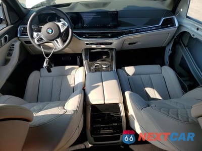 Zdjęcie 8 z 12 samochodu: 2026 BMW X5 M60I VIN:5UX33EU03T9298487 - miniatura