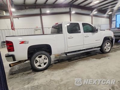 Trzecie zdjęcie samochodu z tyłu: 2014 CHEVROLET SILVERADO K2500 HEAVY DUTY LTZ VIN:1GC1KYE88EF166492 - miniatura