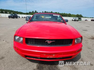 Piąte zdjęcie samochodu w środku: 2005 FORD MUSTANG VIN:1ZVFT84N455216432 - miniatura