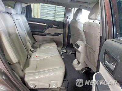 Zdjęcie 10 z 13 samochodu: 2019 TOYOTA HIGHLANDER XLE VIN:5TDJZRFH7KS565017 - miniatura