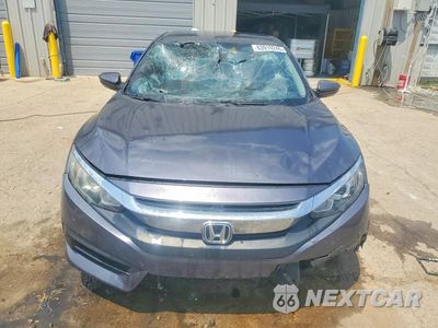Piąte zdjęcie samochodu w środku: 2018 HONDA CIVIC LX VIN:19XFC2F53JE042025 - miniatura