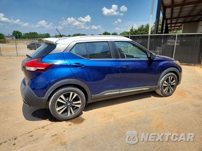 Trzecie zdjęcie samochodu z tyłu: 2019 NISSAN KICKS SR VIN:3N1CP5CU1KL541412 - miniatura