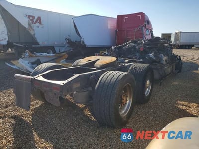 Trzecie zdjęcie samochodu z tyłu: 2018 FREIGHTLINER CASCADIA 126 SEMI TRUCK VIN:3AKJHHDR1JSJR8041 - miniatura