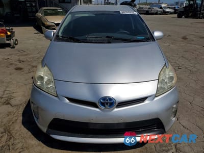 Piąte zdjęcie samochodu w środku: 2015 TOYOTA PRIUS TWO VIN:JTDKN3DU9F1968142 - miniatura
