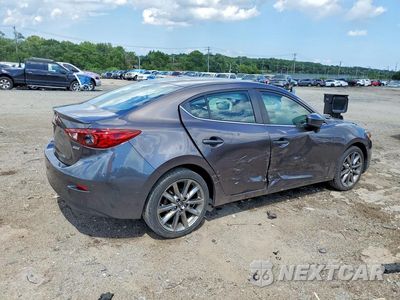 Trzecie zdjęcie samochodu z tyłu: 2018 MAZDA 3 TOURING VIN:3MZBN1V37JM239110 - miniatura