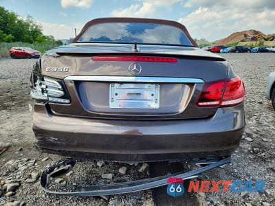Zdjęcie 6 z 12 samochodu: 2014 MERCEDES-BENZ E 350 VIN:WDDKK5KF4EF270408 - miniatura