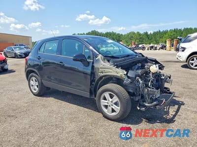 Czwarte zdjęcie samochodu z boku: 2019 CHEVROLET TRAX LS VIN:3GNCJKSB2KL210617 - miniatura