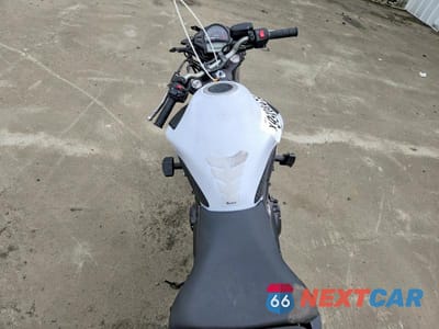 Zdjęcie 6 z 9 samochodu: 2015 KAWASAKI EX650 F VIN:JKAEXEF16FDA22680 - miniatura