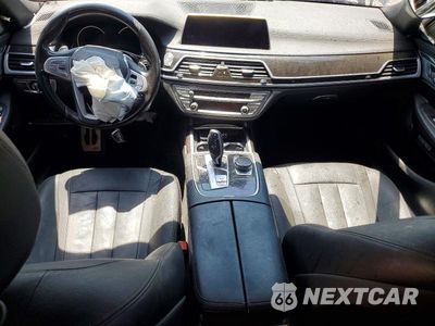 Zdjęcie 8 z 13 samochodu: 2017 BMW 740 I VIN:WBA7E2C55HG739982 - miniatura