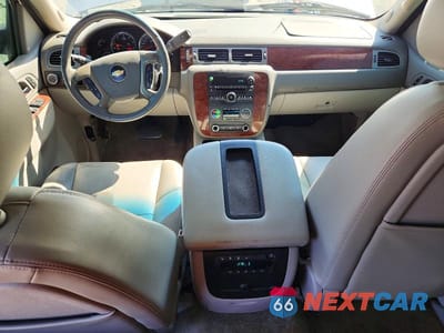 Zdjęcie 8 z 13 samochodu: 2011 CHEVROLET TAHOE C1500 LT VIN:1GNSCBE05BR293498 - miniatura