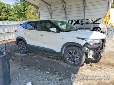 Czwarte zdjęcie samochodu z boku: 2024 KIA SELTOS LX VIN:KNDEPCAA9R7631165 - miniatura