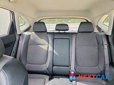 Zdjęcie 10 z 14 samochodu: 2021 KIA SELTOS S VIN:KNDEUCAA1M7136363 - miniatura