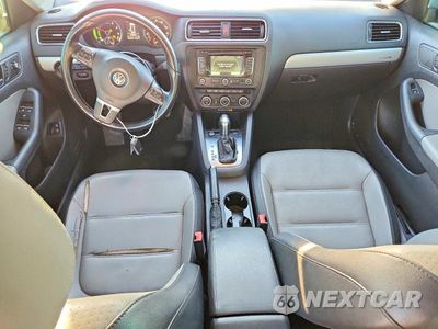 Zdjęcie 8 z 12 samochodu: 2013 VOLKSWAGEN JETTA HYBRID VIN:3VW637AJ4DM272648 - miniatura