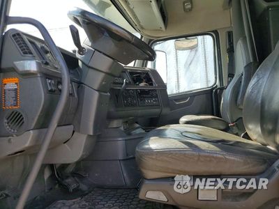 Zdjęcie 7 z 13 samochodu: 2021 VOLVO VNL SEMI TRUCK VIN:4V4NC9EH3MN275018 - miniatura