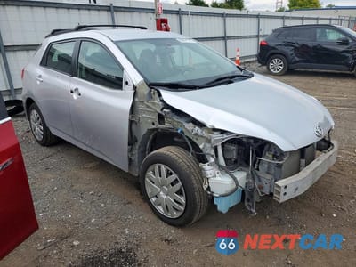 Czwarte zdjęcie samochodu z boku: 2010 TOYOTA MATRIX BASE VIN:2T1KU4EE0AC338059 - miniatura