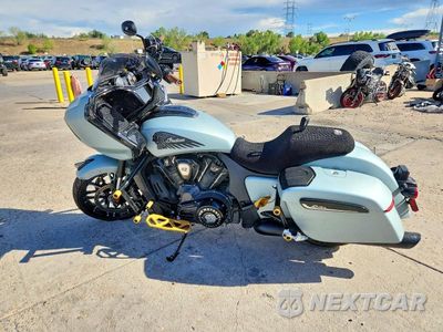 Trzecie zdjęcie samochodu z tyłu: 2025 INDIAN MOTORCYCLE CO. CHALLENGER DARK HORSE VIN:56KLCDSS0S3439365 - miniatura