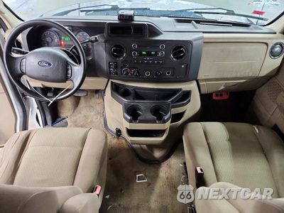 Zdjęcie 8 z 12 samochodu: 2011 FORD ECONOLINE E350 SUPER DUTY WAGON VIN:1FBSS3BL4BDA69558 - miniatura