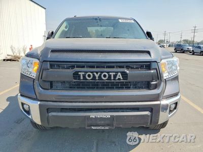 Piąte zdjęcie samochodu w środku: 2017 TOYOTA TUNDRA SR5 VIN:5TFDY5F11HX660333 - miniatura