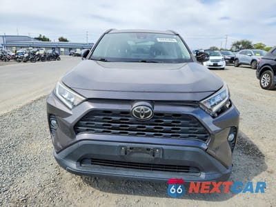 Piąte zdjęcie samochodu w środku: 2019 TOYOTA RAV4 XLE PREMIUM VIN:JTMC1RFVXKJ002417 - miniatura