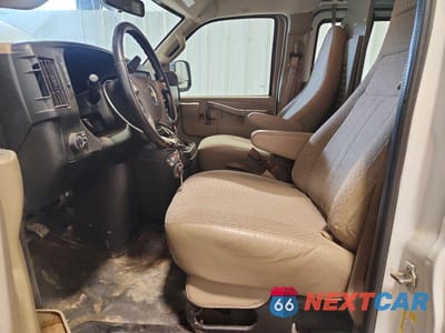 Zdjęcie 7 z 13 samochodu: 2019 CHEVROLET EXPRESS G2500 VIN:1GCWGAFP7K1240580 - miniatura