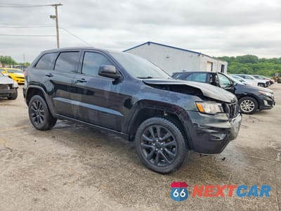 Czwarte zdjęcie samochodu z boku: 2018 JEEP GRAND CHEROKEE LAREDO VIN:1C4RJFAG3JC140000 - miniatura