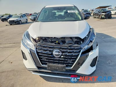 Piąte zdjęcie samochodu w środku: 2024 NISSAN KICKS S VIN:3N1CP5BV2RL583429 - miniatura
