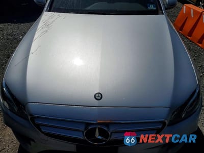Zdjęcie 11 z 13 samochodu: 2017 MERCEDES-BENZ E 300 4MATIC VIN:WDDZF4KB5HA040131 - miniatura