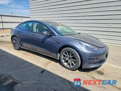 Czwarte zdjęcie samochodu z boku: 2022 TESLA MODEL 3 VIN:5YJ3E1EB8NF299034 - miniatura