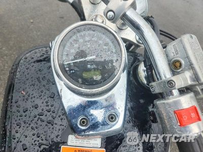 Zdjęcie 7 z 9 samochodu: 2002 HONDA VT750 DC VIN:JH2RC44032M613829 - miniatura