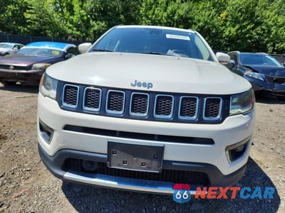 Piąte zdjęcie samochodu w środku: 2018 JEEP COMPASS LIMITED VIN:3C4NJCCB4JT406420 - miniatura
