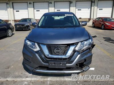 Piąte zdjęcie samochodu w środku: 2017 NISSAN ROGUE S VIN:KNMAT2MT5HP554777 - miniatura