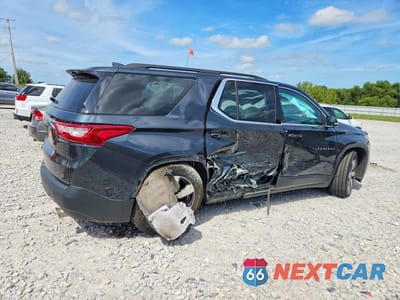 Trzecie zdjęcie samochodu z tyłu: 2021 CHEVROLET TRAVERSE LT VIN:1GNEVHKW2MJ246627 - miniatura