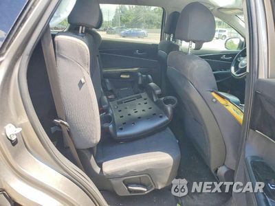 Zdjęcie 10 z 12 samochodu: 2018 KIA SORENTO LX VIN:5XYPGDA35JG349399 - miniatura