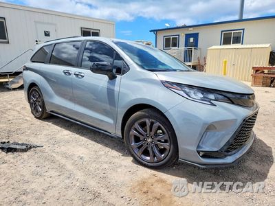 Czwarte zdjęcie samochodu z boku: 2026 TOYOTA SIENNA XSE VIN:5TDXRKEC5TS305224 - miniatura