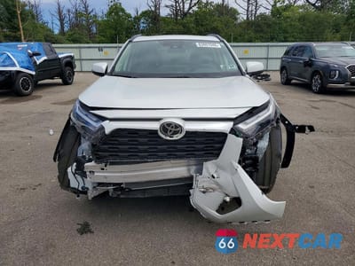 Piąte zdjęcie samochodu w środku: 2025 TOYOTA RAV4 XLE PREMIUM VIN:JTMB6RFV1SJ086916 - miniatura