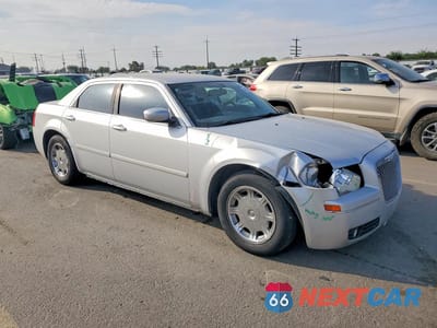 Czwarte zdjęcie samochodu z boku: 2005 CHRYSLER 300 TOURING VIN:2C3JA53G75H642097 - miniatura