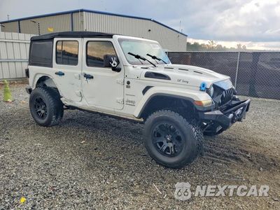 Czwarte zdjęcie samochodu z boku: 2020 JEEP WRANGLER UNLIMITED SAHARA VIN:1C4HJXENXLW323437 - miniatura