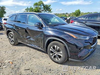 Czwarte zdjęcie samochodu z boku: 2021 TOYOTA HIGHLANDER XLE VIN:5TDGZRAH1MS515640 - miniatura