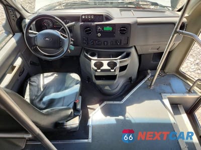 Zdjęcie 8 z 12 samochodu: 2017 FORD E350 SHUTTLE BUS VIN:1FDEE3FS6HDC24844 - miniatura