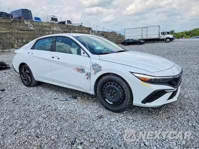 Czwarte zdjęcie samochodu z boku: 2025 HYUNDAI ELANTRA HYBRID SEL SPORT VIN:KMHLM4DJ6SU144106 - miniatura