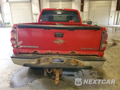 Zdjęcie 6 z 12 samochodu: 2005 CHEVROLET SILVERADO K1500 VIN:1GCEK19B15E167312 - miniatura