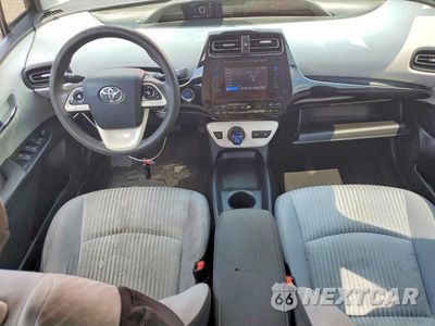 Zdjęcie 8 z 13 samochodu: 2017 TOYOTA PRIUS TWO VIN:JTDKBRFU8H3548873 - miniatura