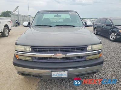 Piąte zdjęcie samochodu w środku: 2001 CHEVROLET SILVERADO K1500 VIN:2GCEK19V911352374 - miniatura
