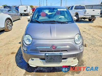 Piąte zdjęcie samochodu w środku: 2013 FIAT 500 ELECTRIC VIN:3C3CFFGEXDT752656 - miniatura