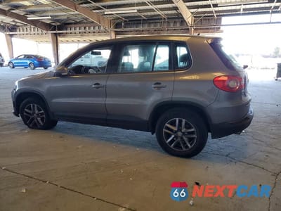 Drugie zdjęcie samochodu z przodu: 2011 VOLKSWAGEN TIGUAN S VIN:WVGAV7AX0BW529728 - miniatura
