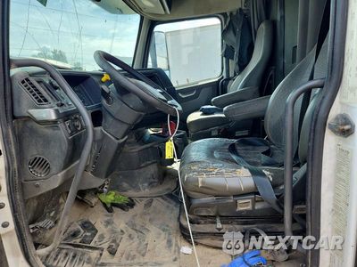 Zdjęcie 7 z 13 samochodu: 2020 VOLVO VNL SEMI TRUCK VIN:4V4NC9EH7LN228511 - miniatura
