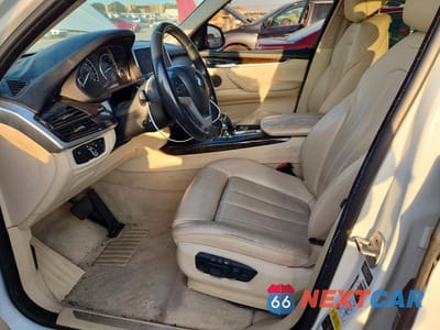 Zdjęcie 7 z 13 samochodu: 2015 BMW X5 XDRIVE50I VIN:5UXKR6C57F0J76429 - miniatura