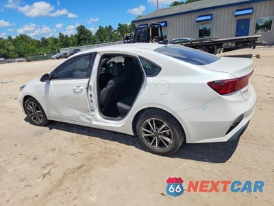 Drugie zdjęcie samochodu z przodu: 2023 KIA FORTE LXS VIN:3KPF24AD2PE639656 - miniatura