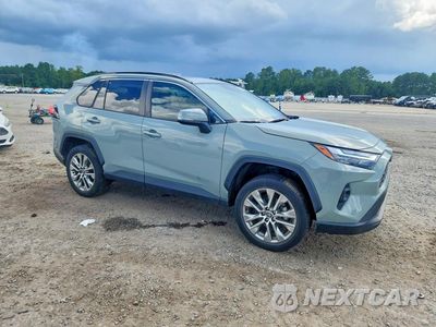 Czwarte zdjęcie samochodu z boku: 2023 TOYOTA RAV4 XLE PREMIUM VIN:2T3C1RFV2PW285243 - miniatura